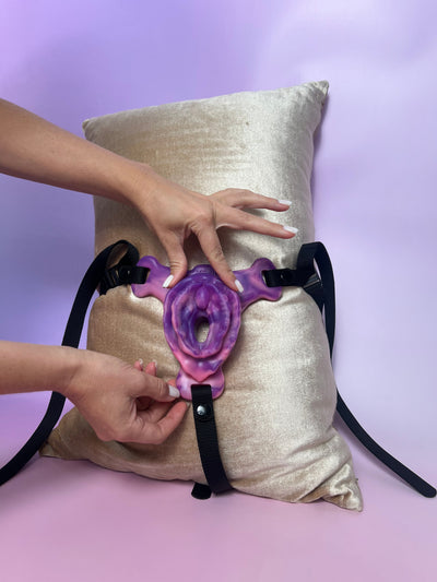 The Ryda - Vulva Silicone Grinder and Pleasure Wand Holder
