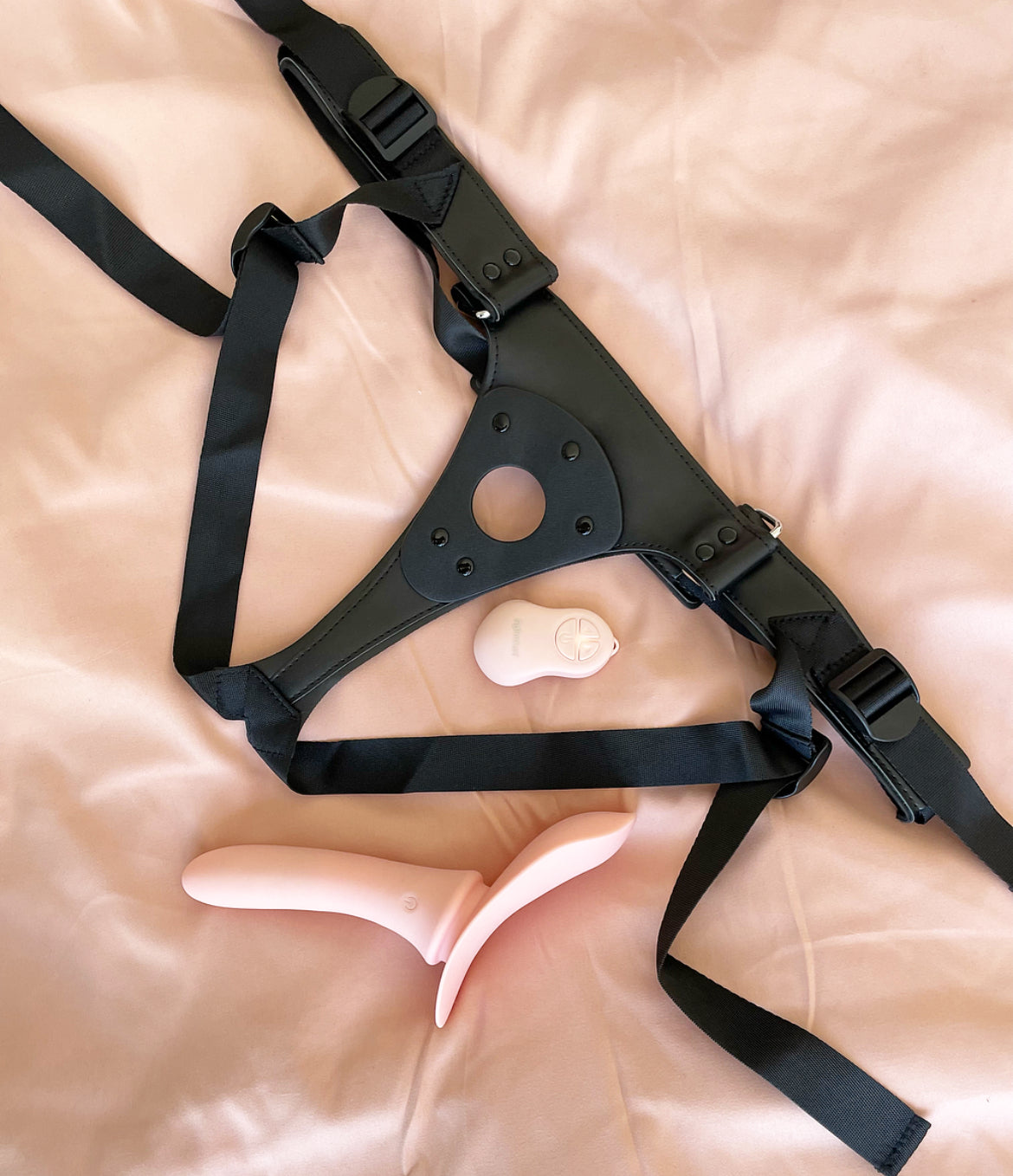 The Harlow Strap-On Vibrator & Harness Duo